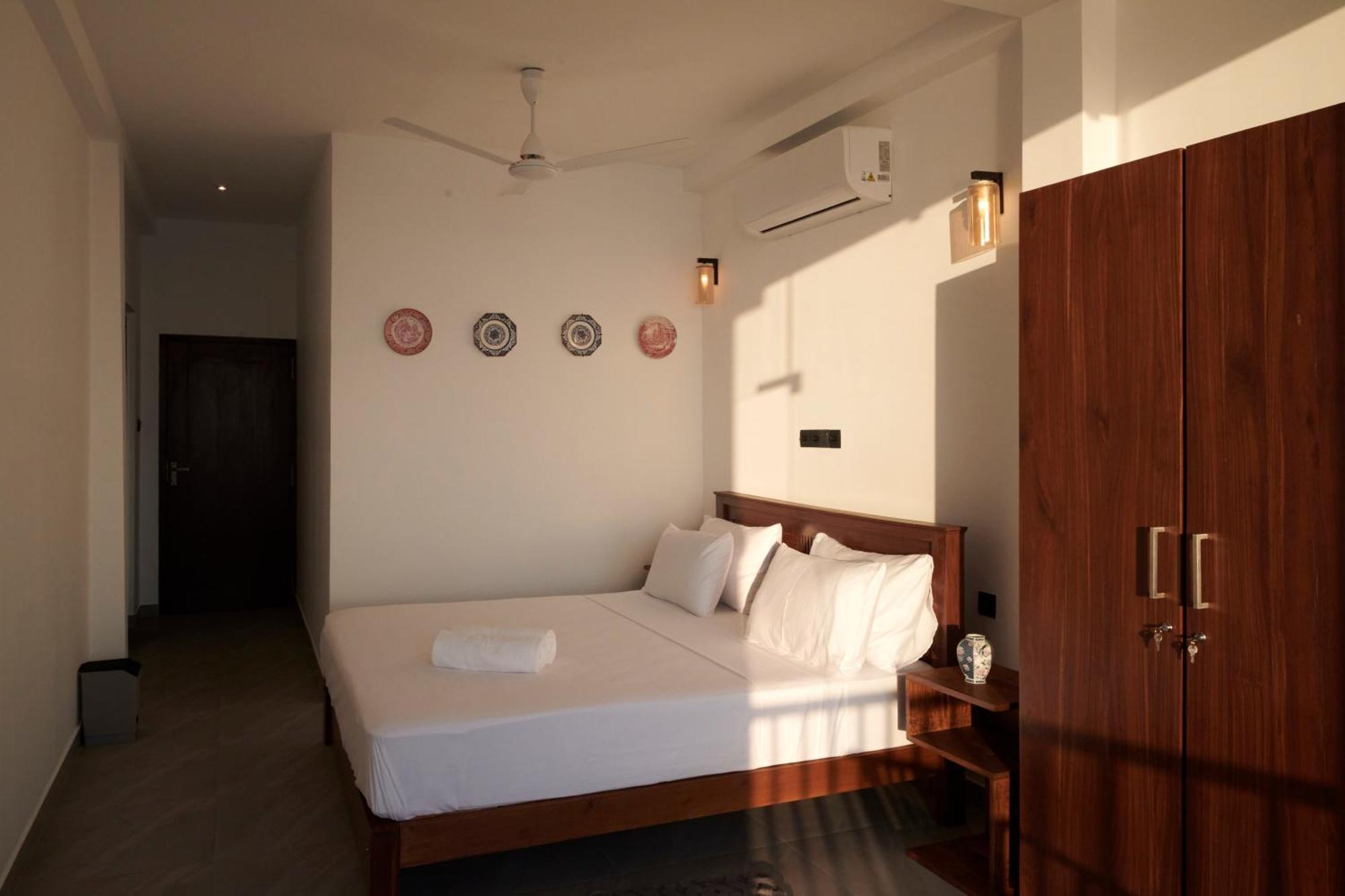 Kings Bay Beach Resort Galle Bagian luar foto