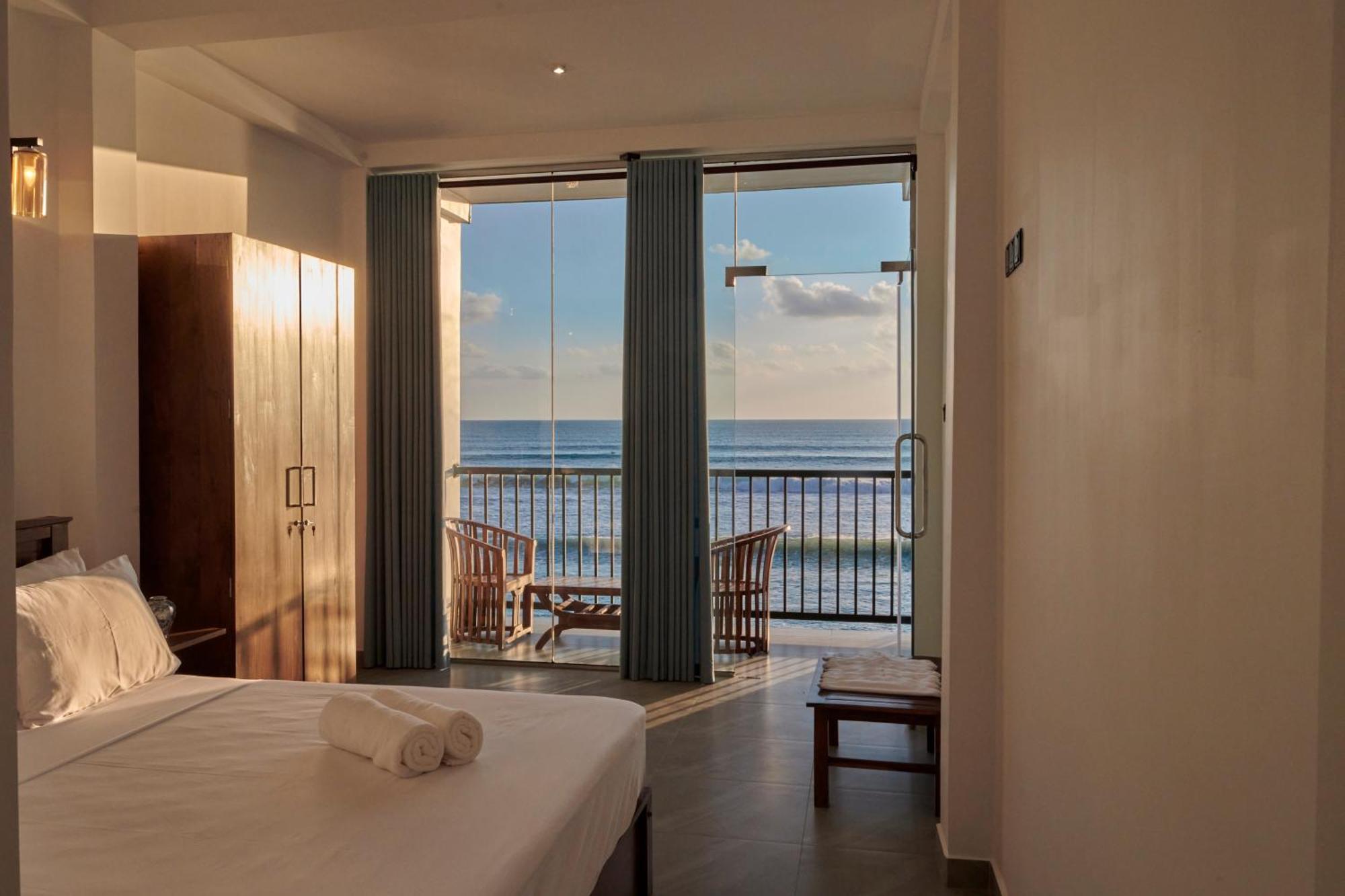 Kings Bay Beach Resort Galle Bagian luar foto