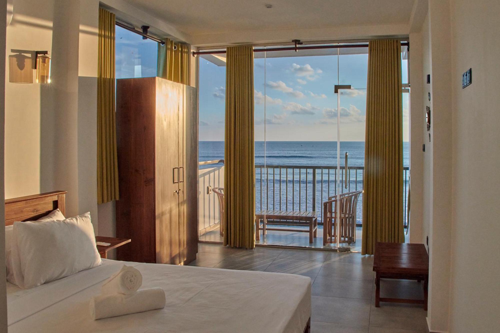 Kings Bay Beach Resort Galle Bagian luar foto