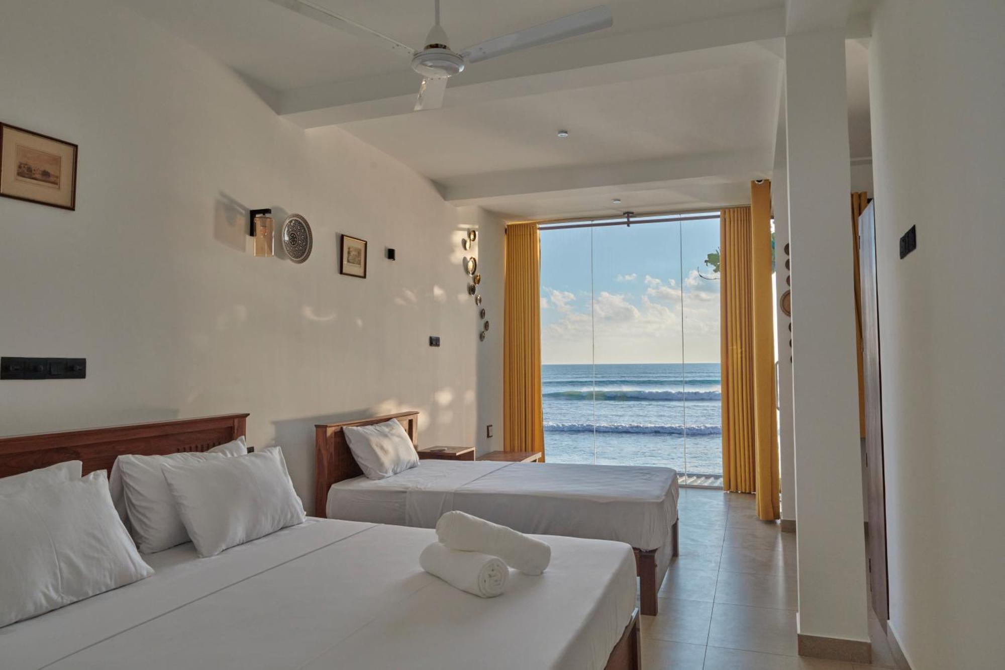 Kings Bay Beach Resort Galle Bagian luar foto