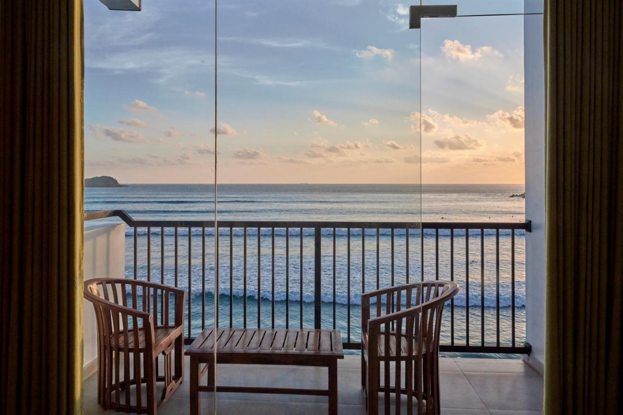 Kings Bay Beach Resort Galle Bagian luar foto