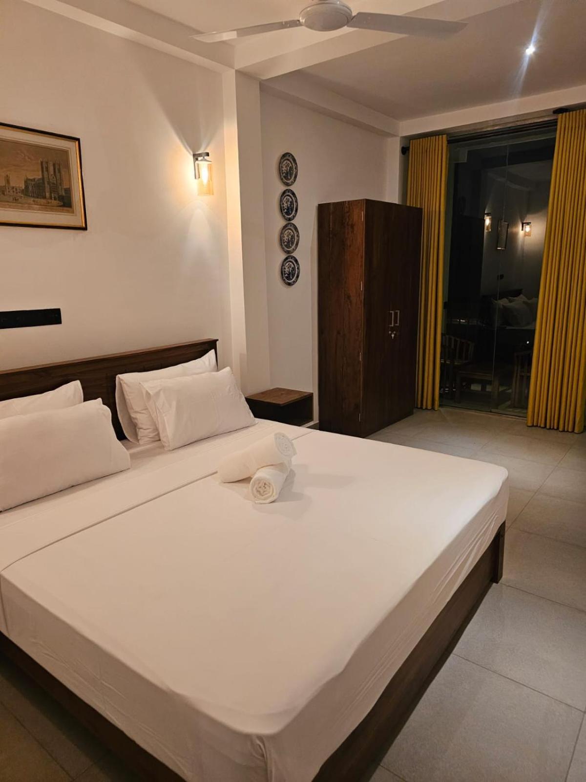Kings Bay Beach Resort Galle Bagian luar foto