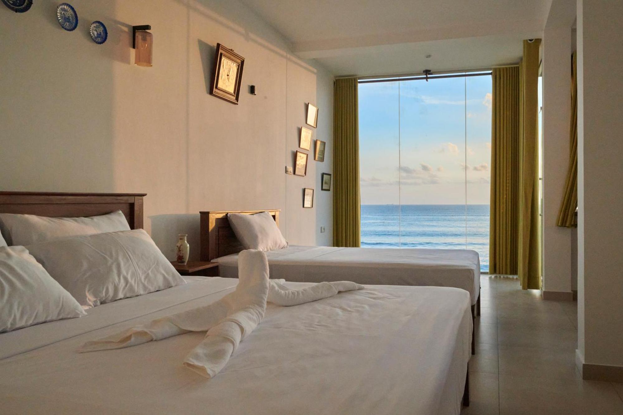Kings Bay Beach Resort Galle Bagian luar foto